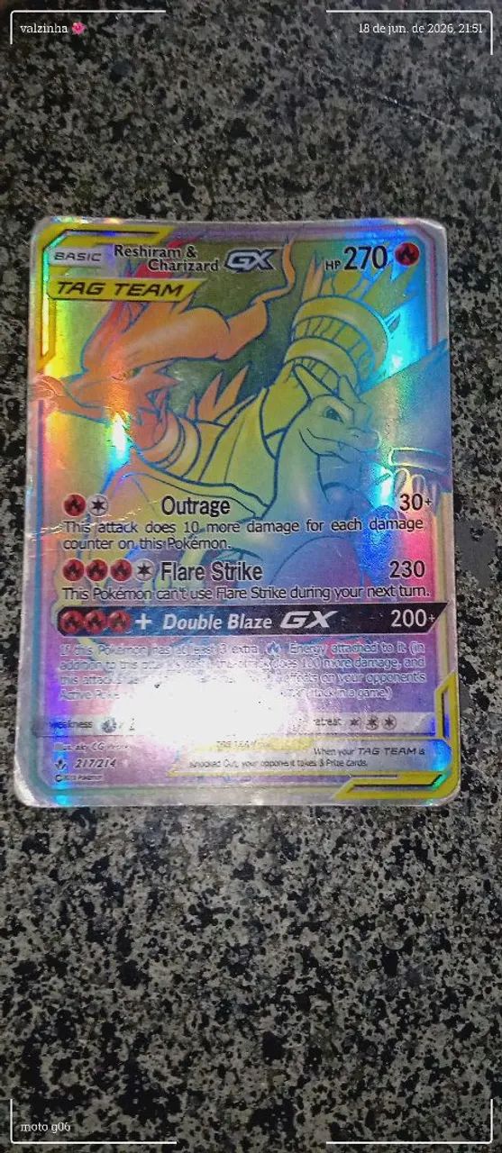 Cartão pokémon Charizard e reshiram arco íris 