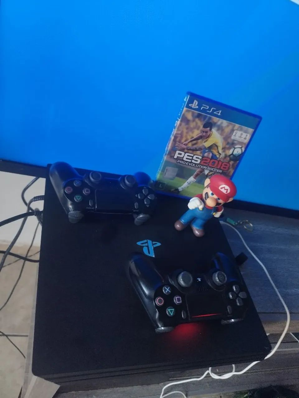 PS4 pro com 2 controle 