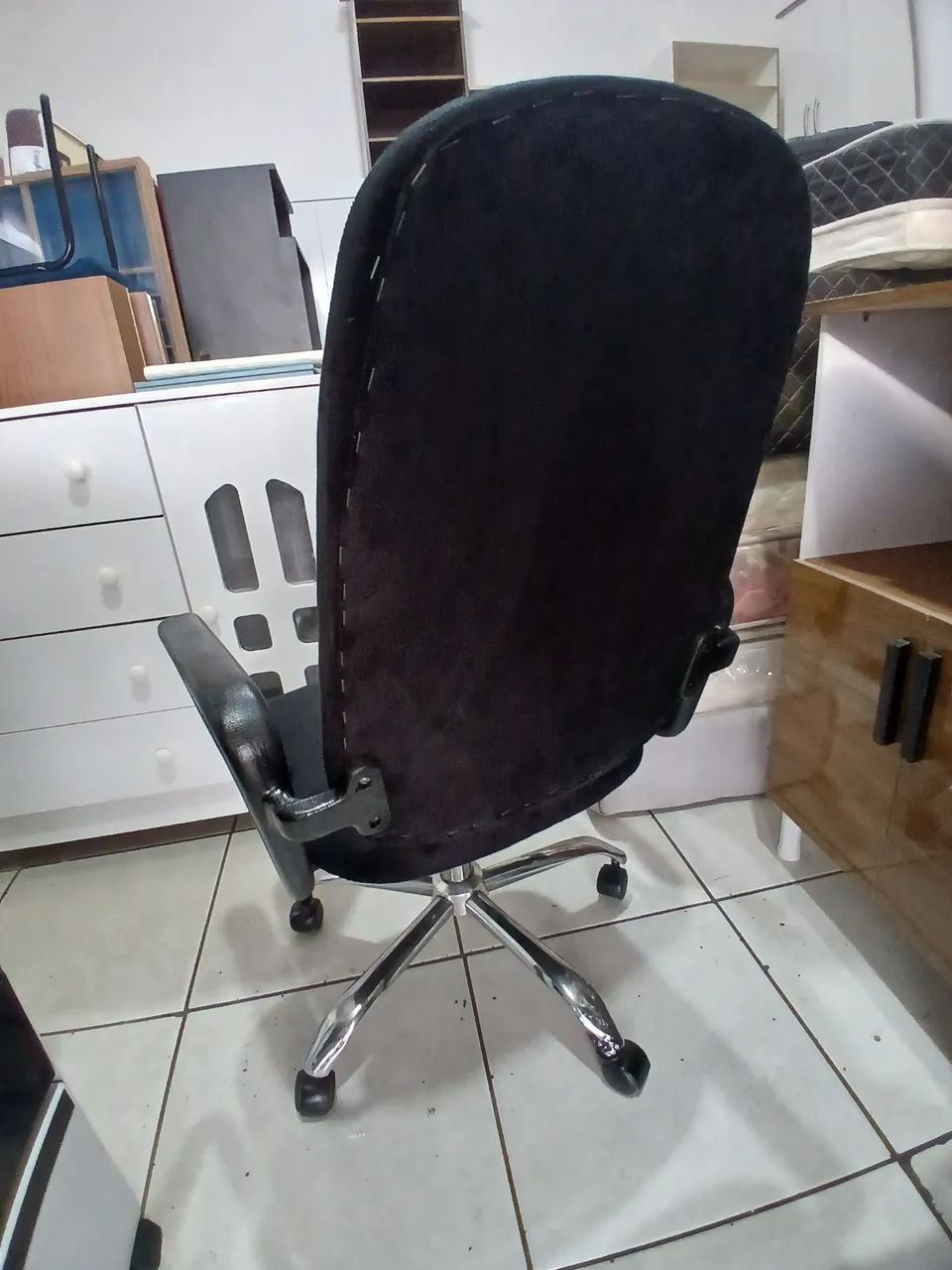 Cadeira hidráulica e giratória reformada  - Foto 5