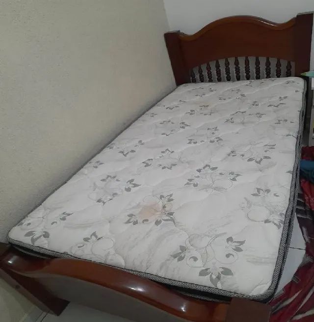 Cama de Solteiro Usada Madeira Maciça marcas de uso - Foto 2