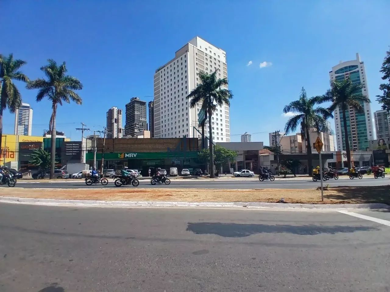 Av. 85 - 4 Salas Comerciais + 8 Kitnet - Setor Marista - Goiânia - GO - Foto 3