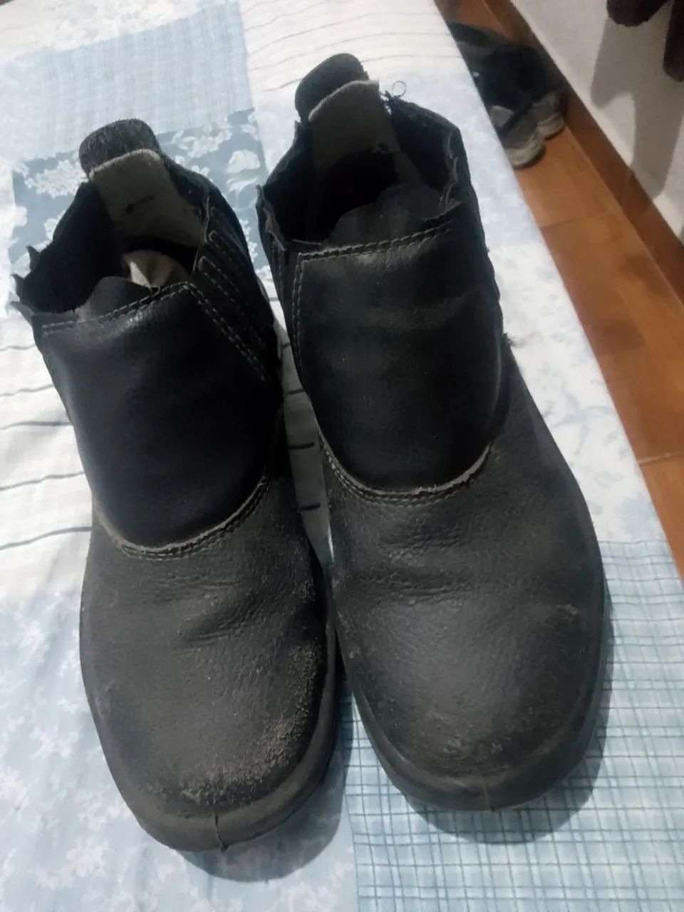 Bota bico de ferro 