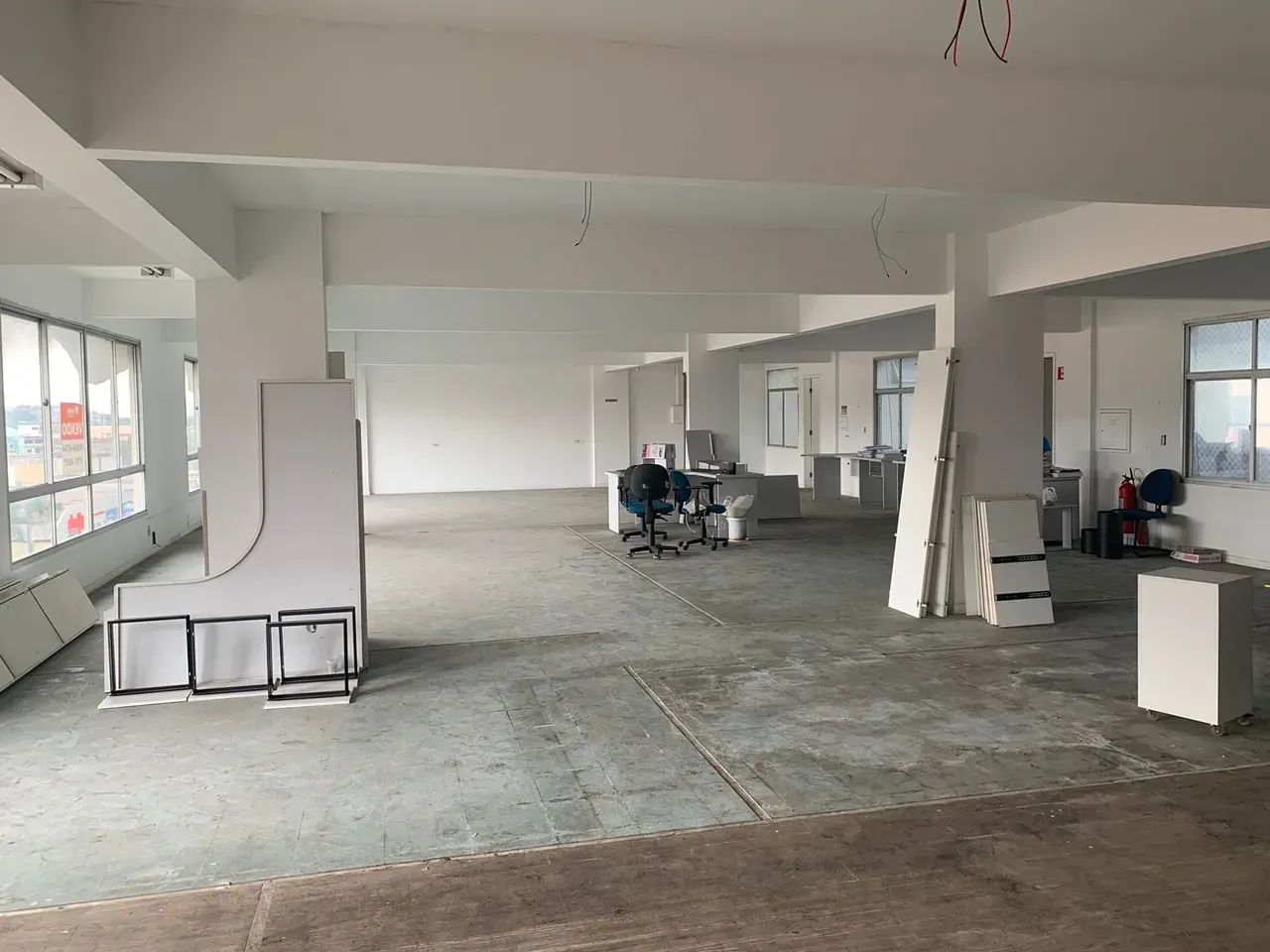 Andar comercial no Ed Fontana, na Reta da Penha!