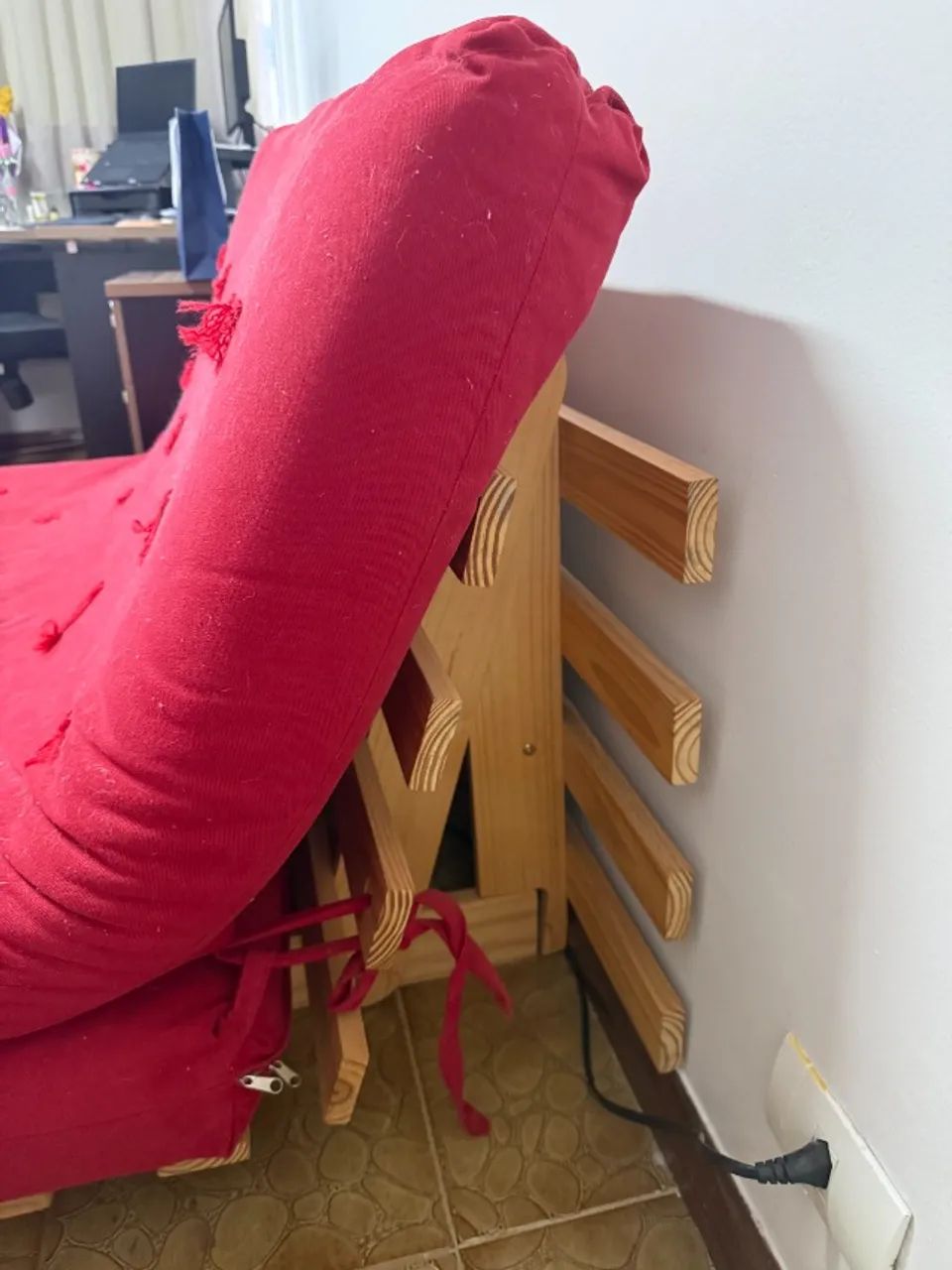 Futon - Sofa Cama Casal Oriental Vermelho Com Madeira Maciça - Foto 3
