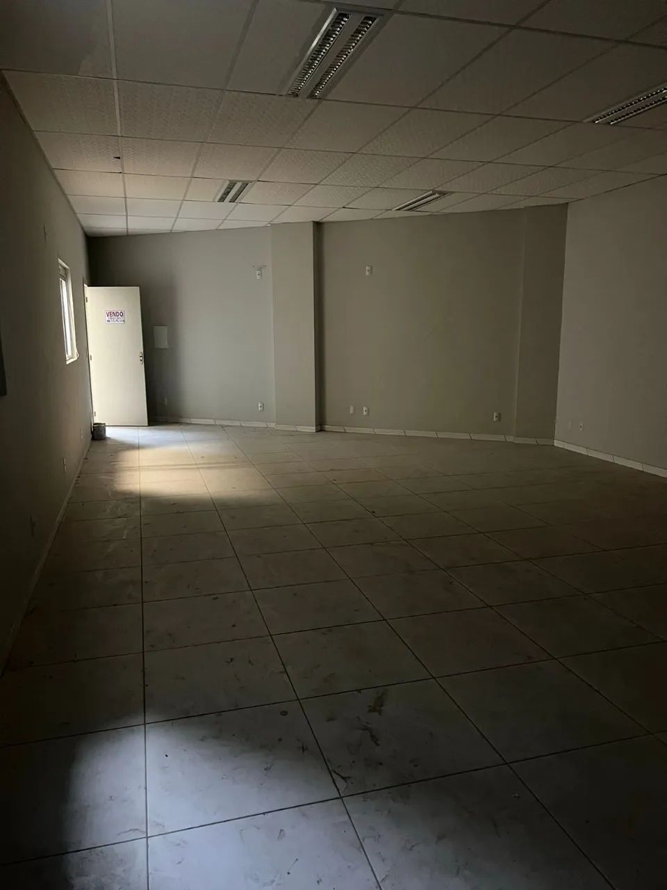 Sala Comercial com excelente localização com área total de 64,85m² e privativa de 59,51m². - Foto 2