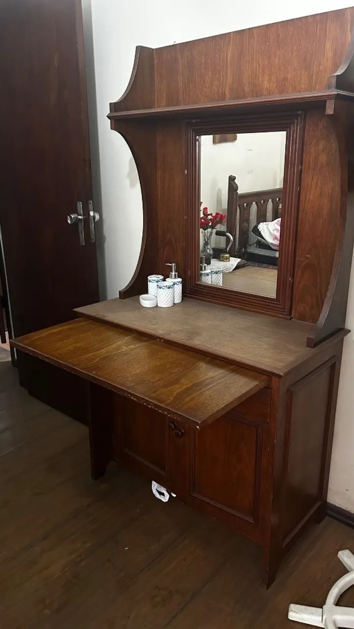 Penteadeira com mesa retrátil antiga 