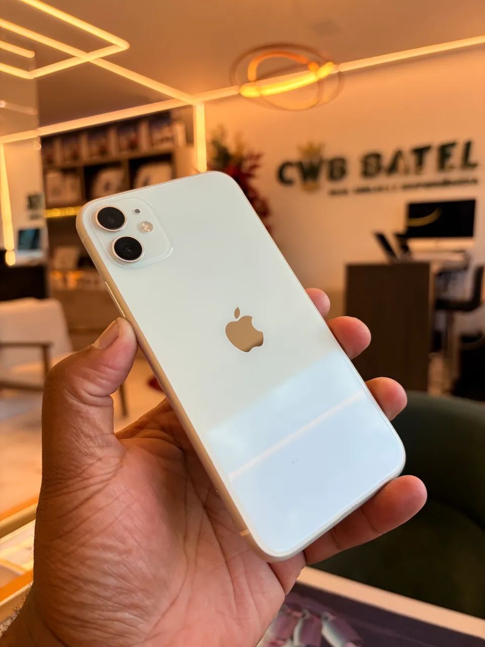 Apple iPhone 11 ホワイト 本体 バッテリー97% iPhone 11 256GB Branco Bateria 71% - Usado - Celulares e