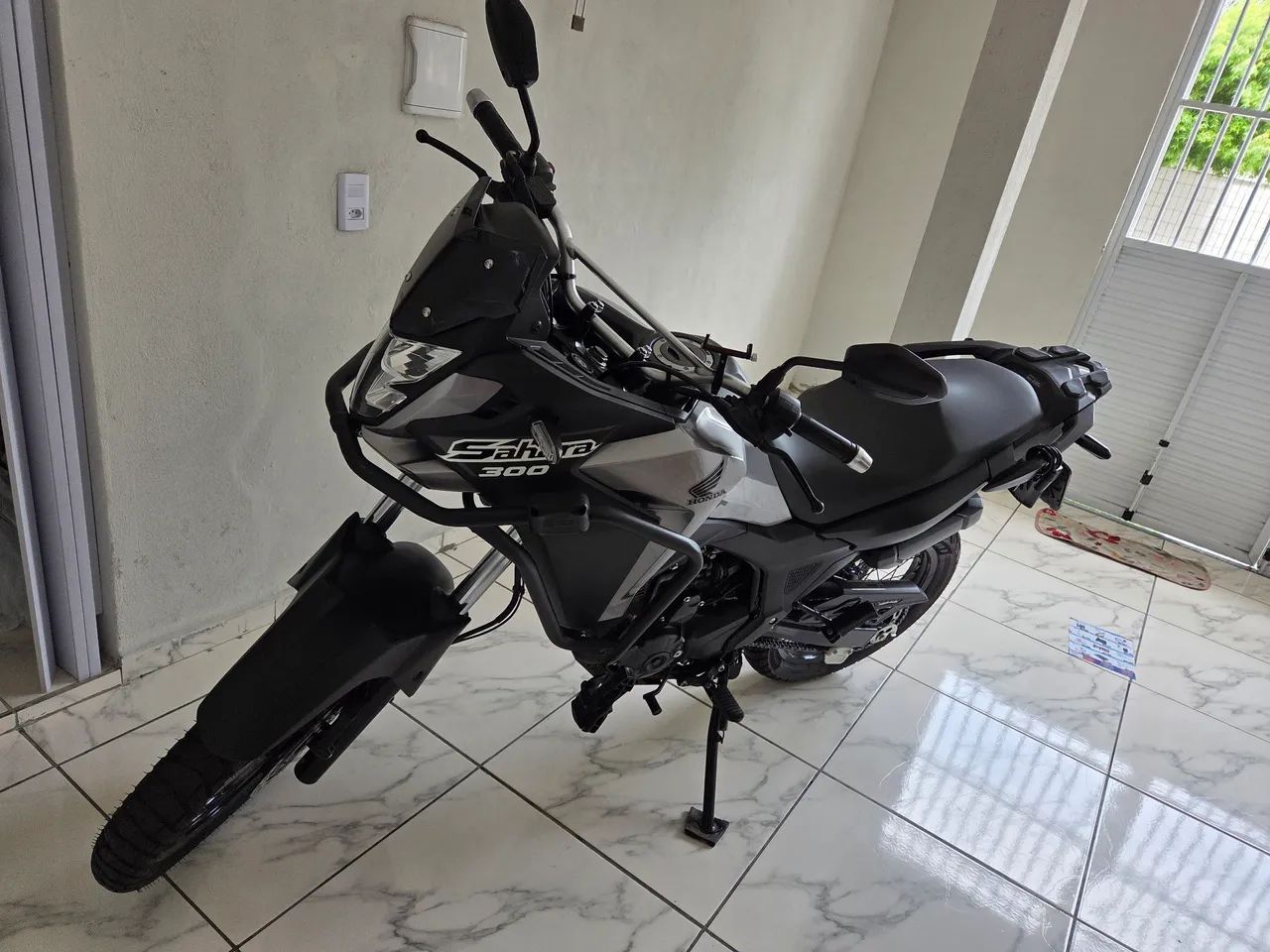 Moto Honda Sahara 300.