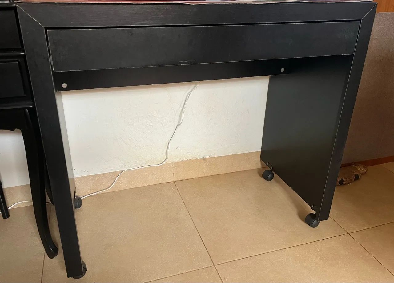 Escrivaninha Preta com Gaveta e Rodinhas - Foto 2
