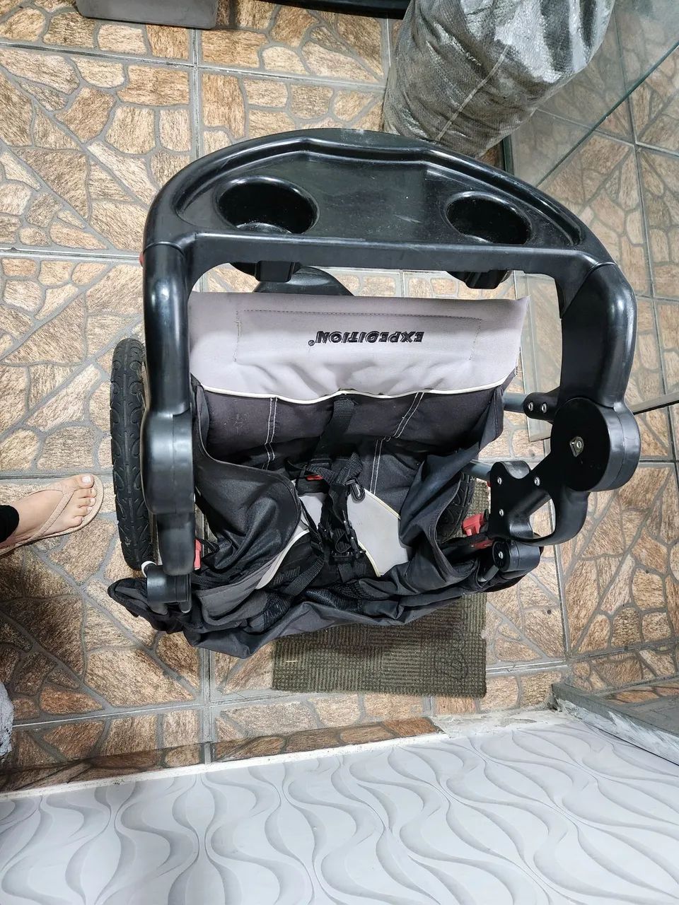 Carrinho de bebê semi novo - Foto 2