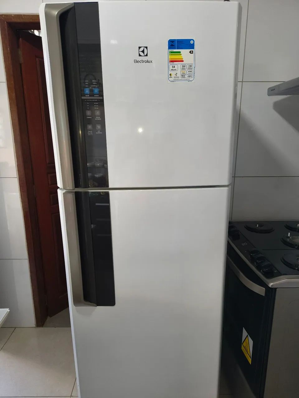 Geladeira branca duplex da Eletrolux de 474 litros