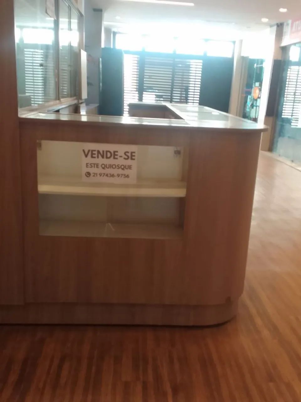 QUIOSQUE MODULAR DE MADEIRA E VIDRO PARA SHOPPINGS E GALERIAS - Foto 2