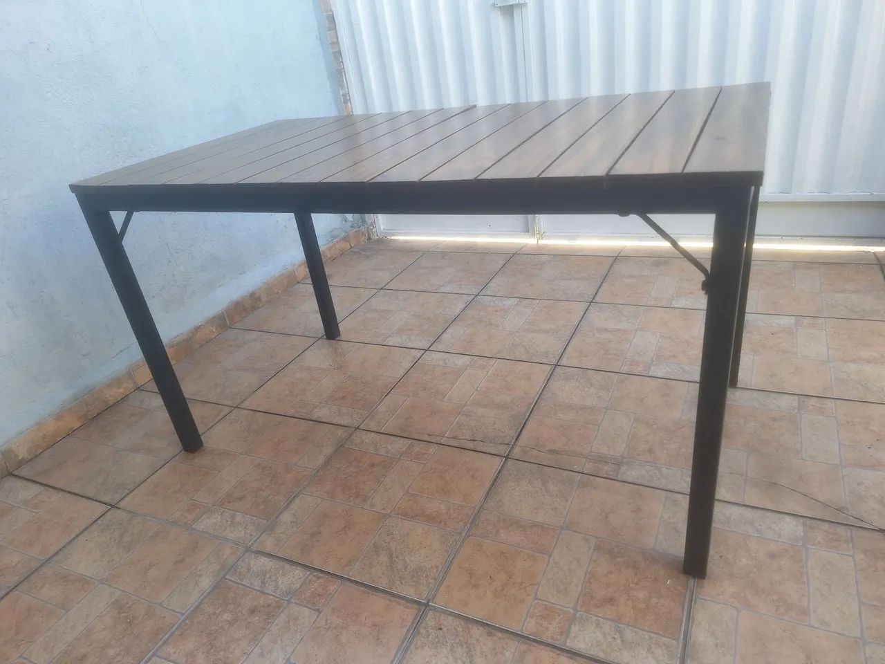 Mesa com 6 cadeiras de madeira  - Foto 4
