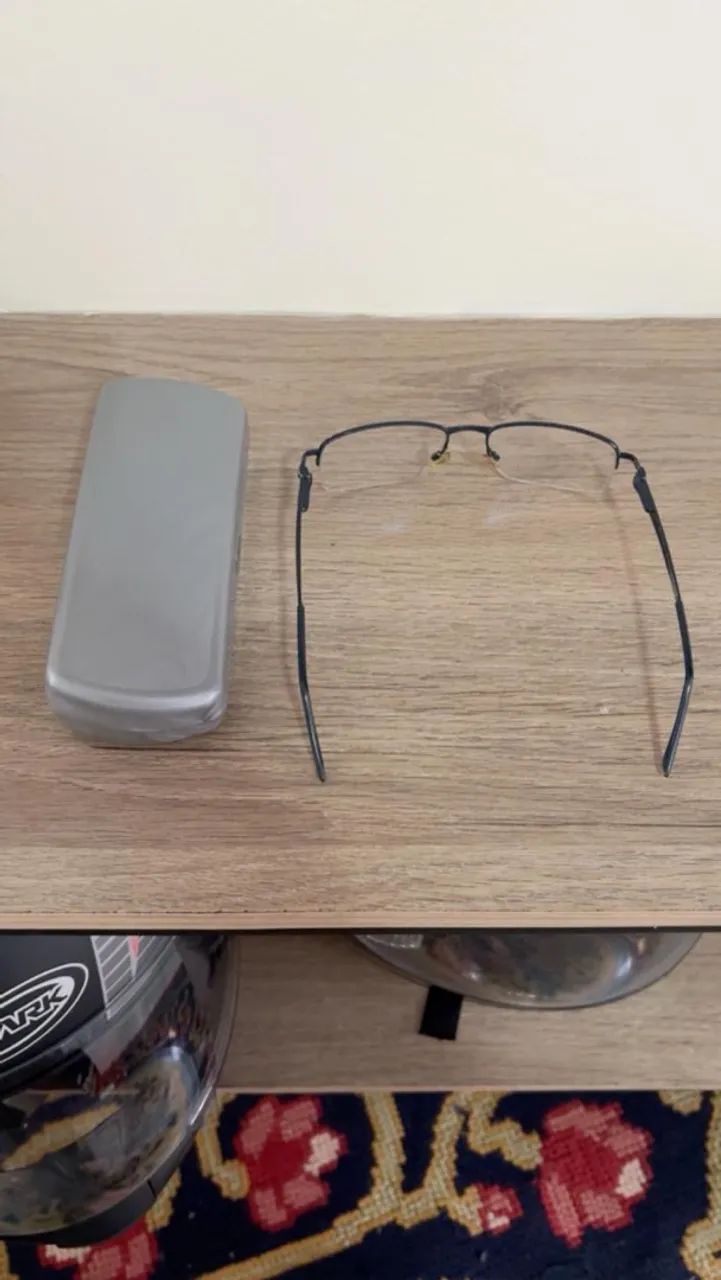 Óculos com lentes de grau leve - Foto 2