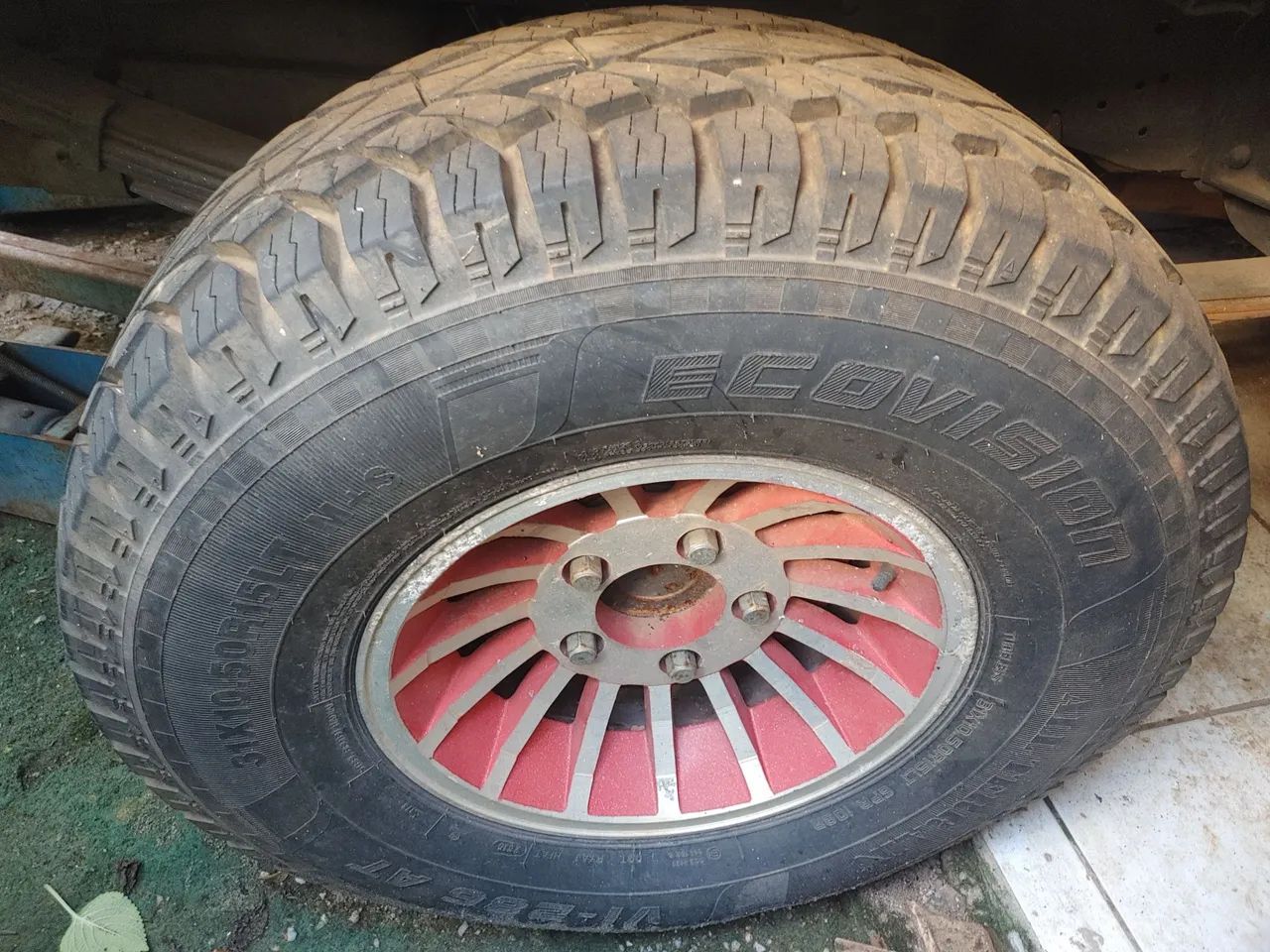 pneu 31x10 50r15 LT