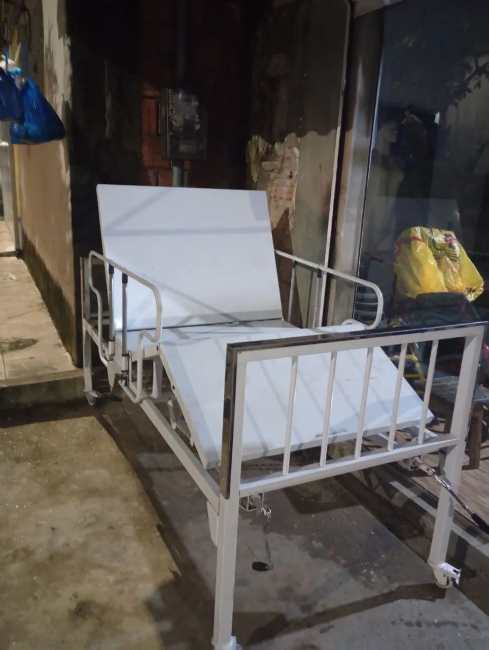 Vendo cama hospitalar com colchão  - Foto 3