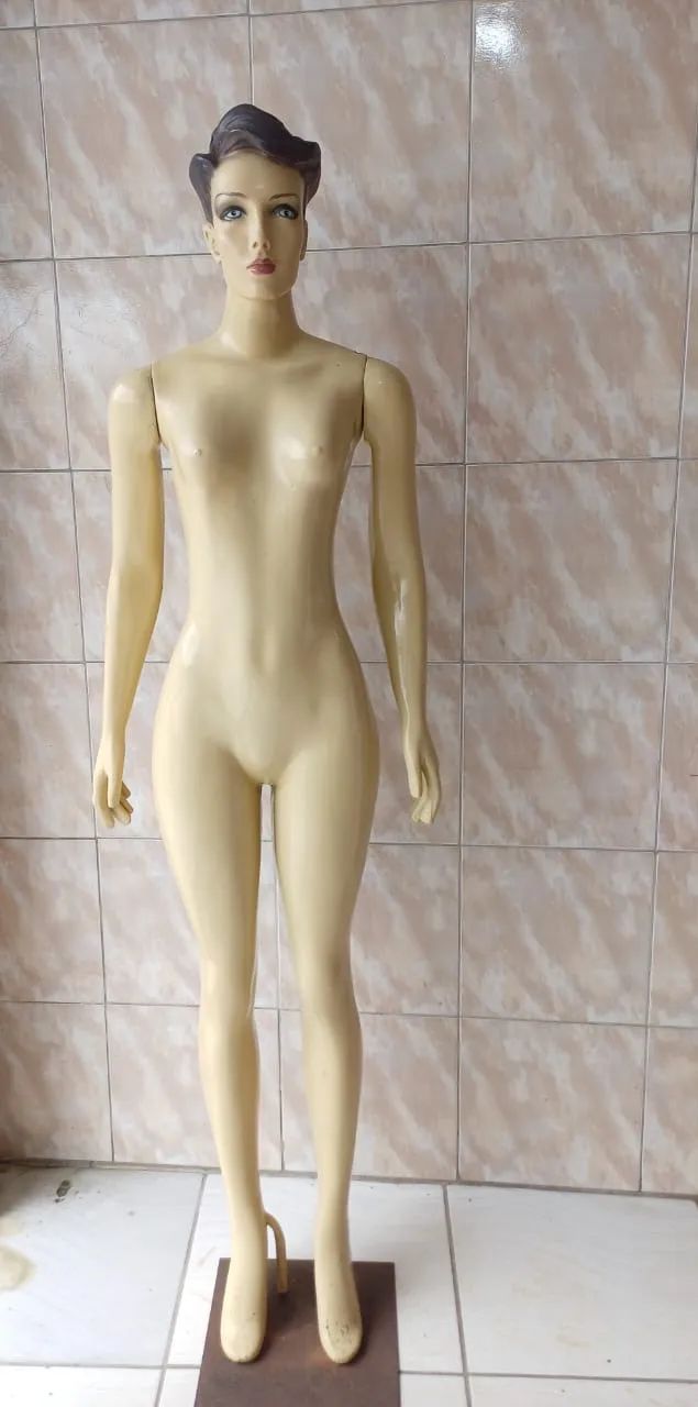 Manequim feminino de fibra  - Foto 2