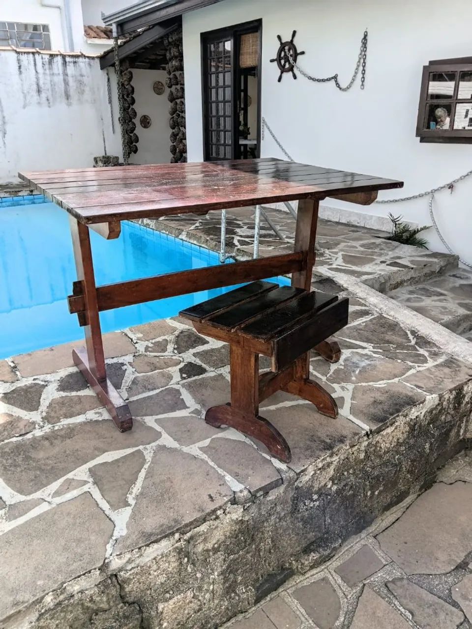 Mesa de madeira com 3 banquetas - Foto 4