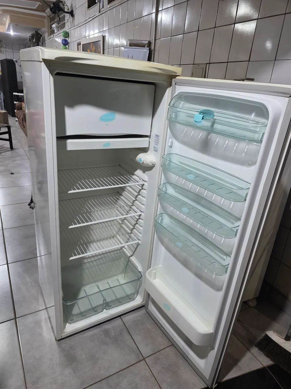 Geladeira ELETROLUX  - Foto 2