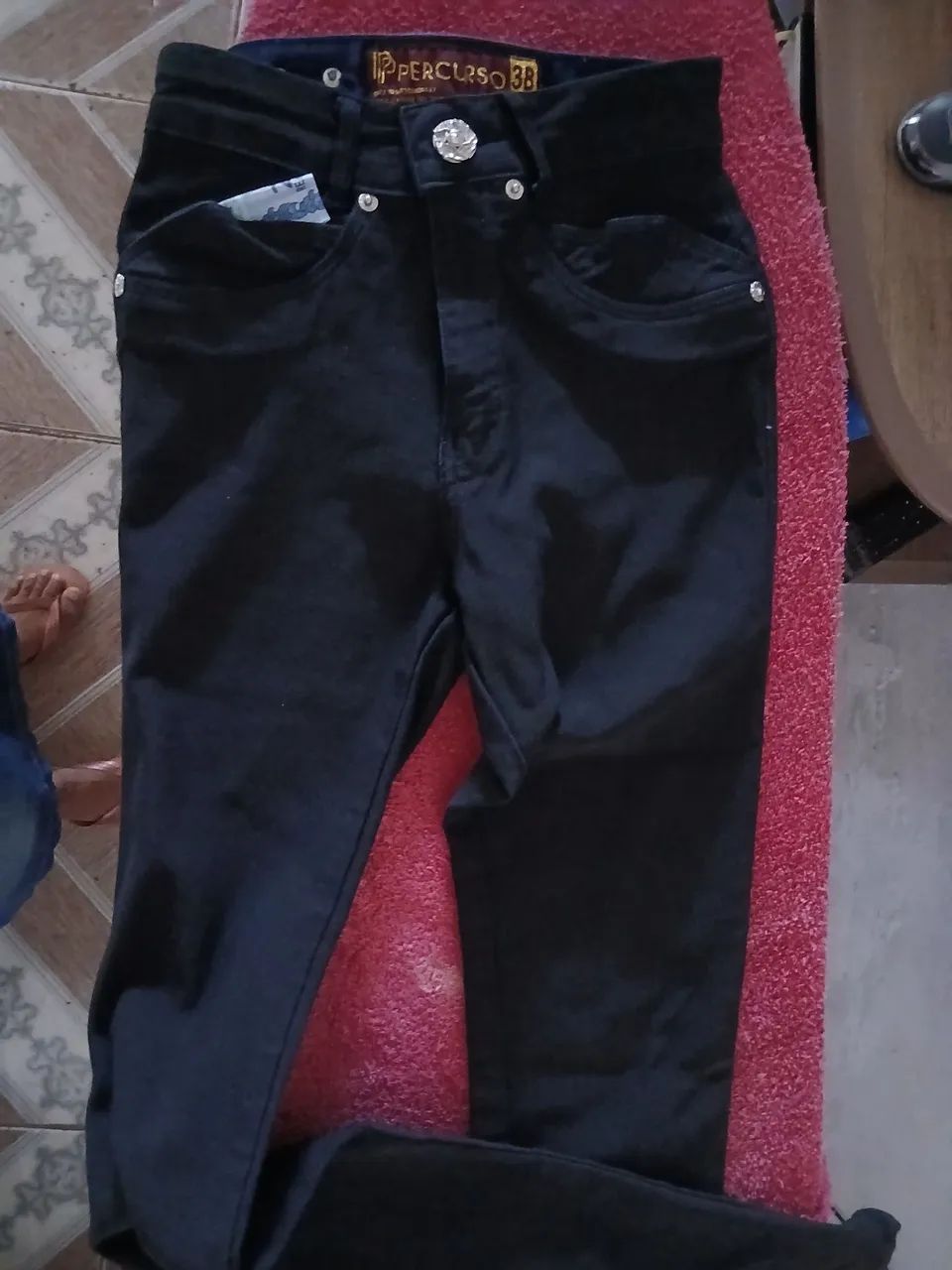Calça jeans com elastano.