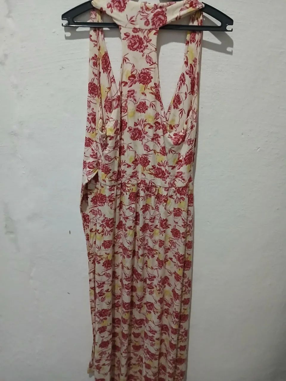 Vestido Longo estampado com flores vermelhas