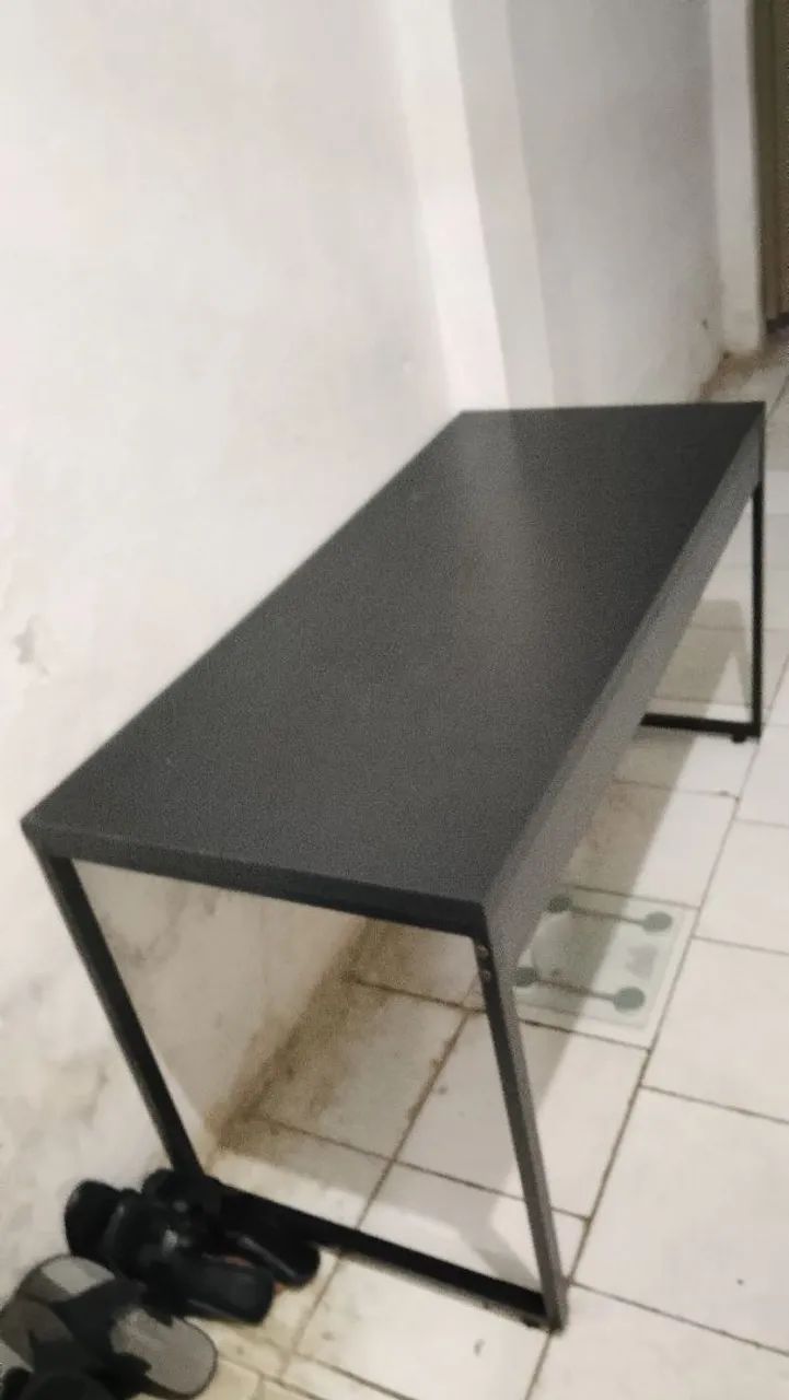 Mesa para Pc ou ps5 sem nenhum arranhão, com apenas 3 meses de uso.