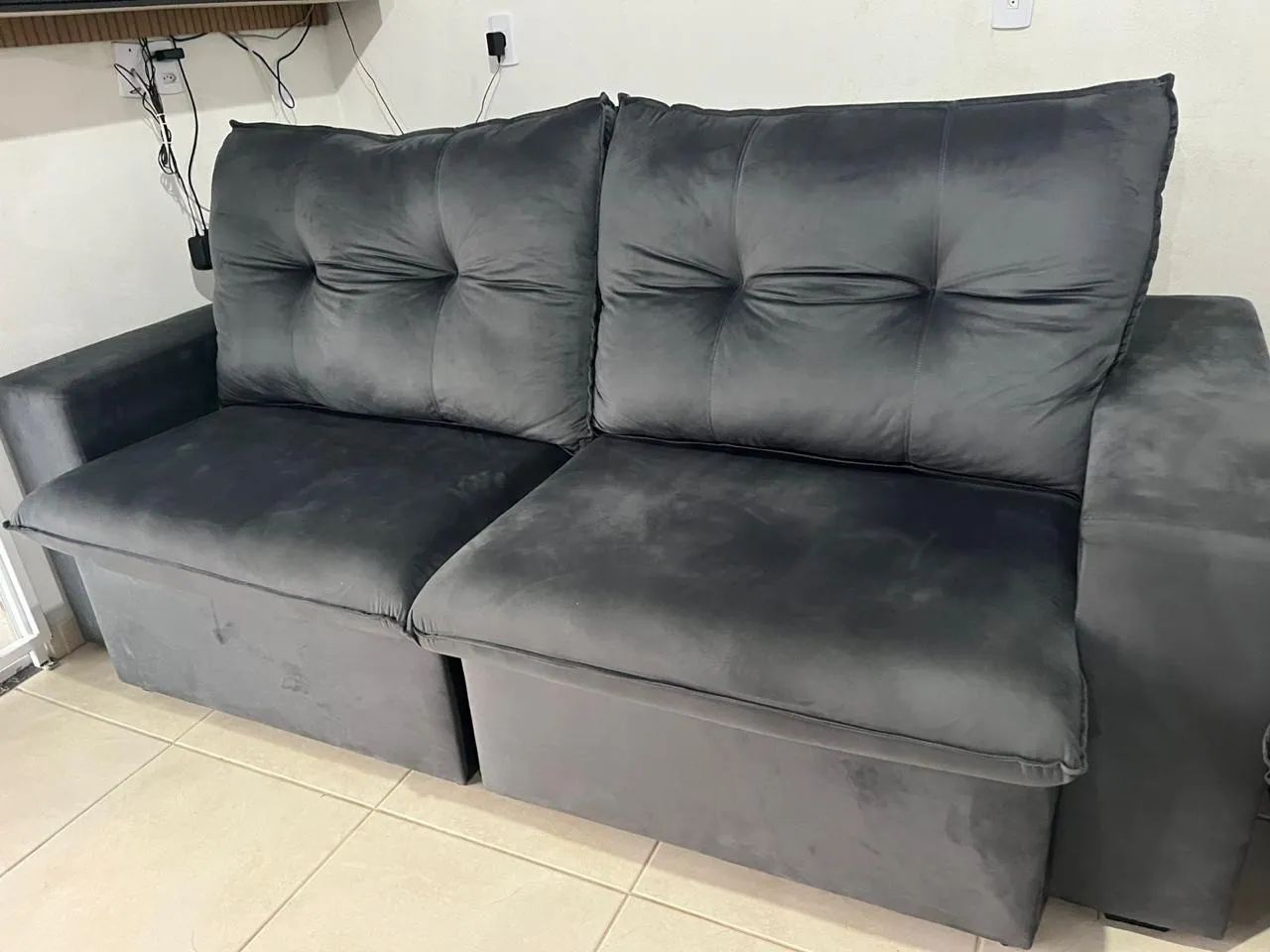 Vende-se sofá novo 3 meses de uso 