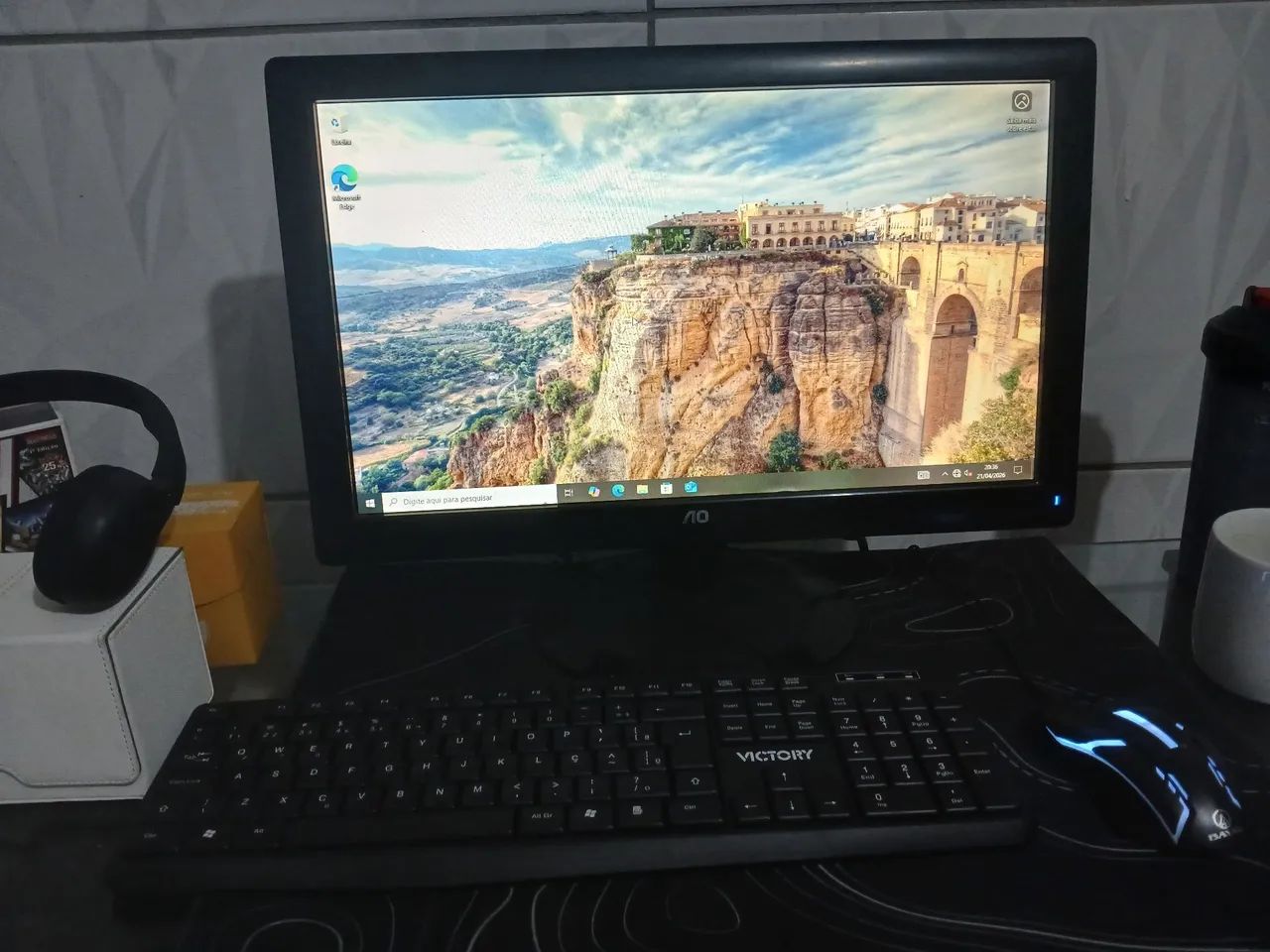 Computador Completo com mouse novo teclado novo microfone monitor e Gabinete 