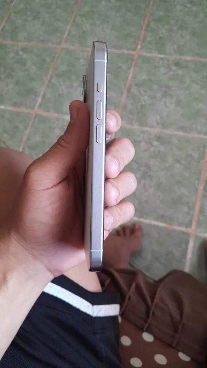 iPhone 15 Pro Branco Titânio - Foto 2