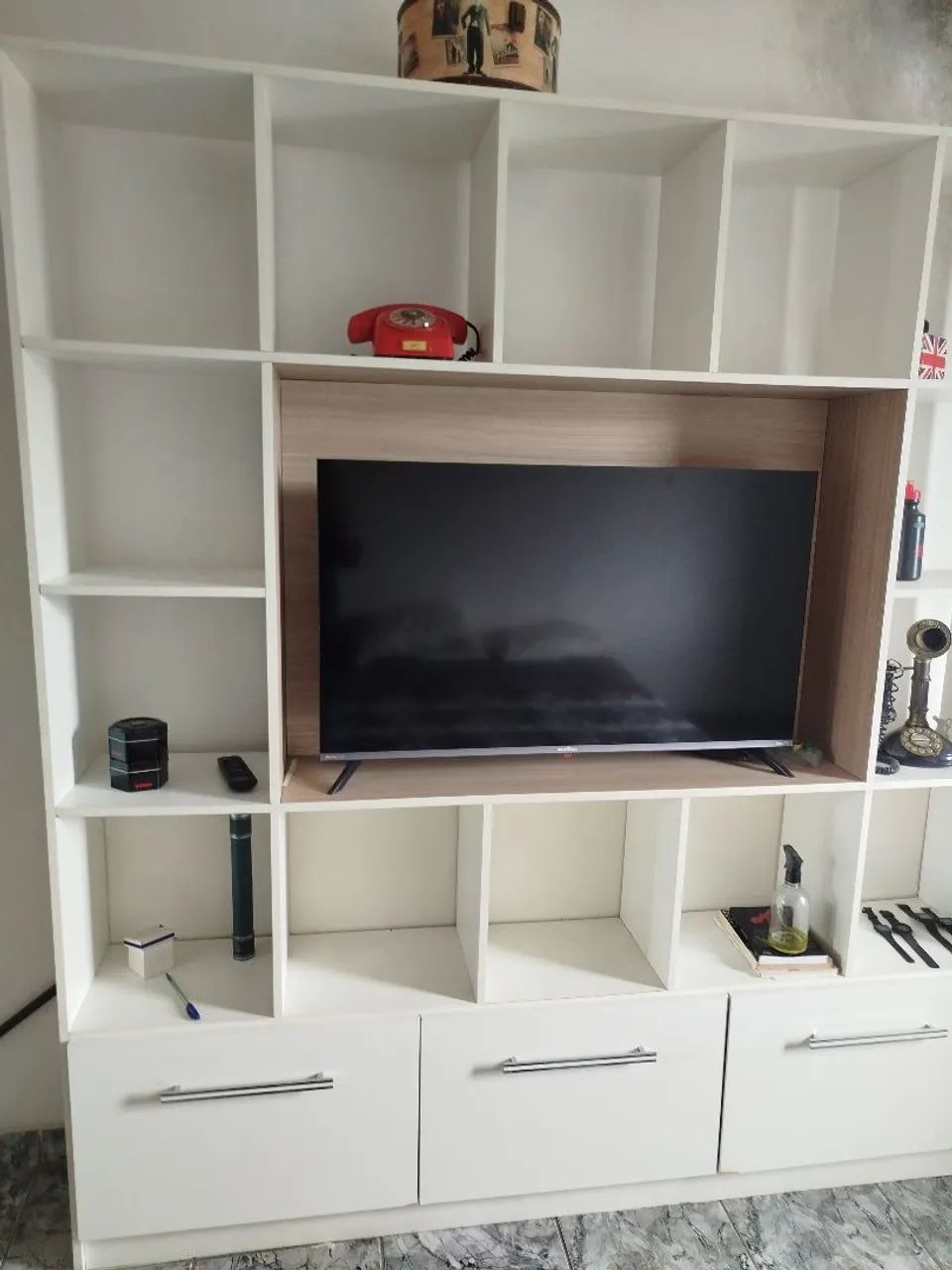 Estante de quarto na cor branca 