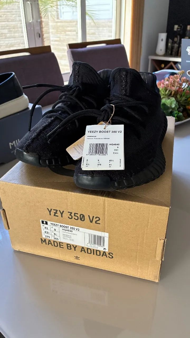Yeezy 350 v2 - Onyx (Com TAG)