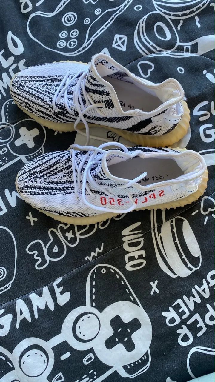 Tênis adidas Yeezy Boost 350 V2 "Zebra"  - Foto 3