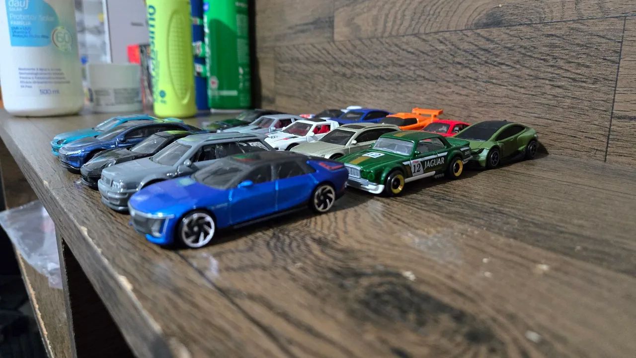 Carrinhos Hot Wheels - Lote com 15 - Ferrari Porsche Toyota Audi - Foto 5