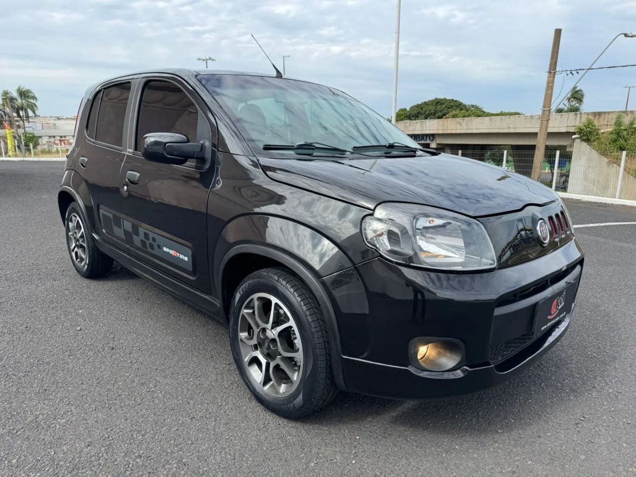 Fiat Uno Sporting 1.4 EVO Fire Flex 8V 4P 2012