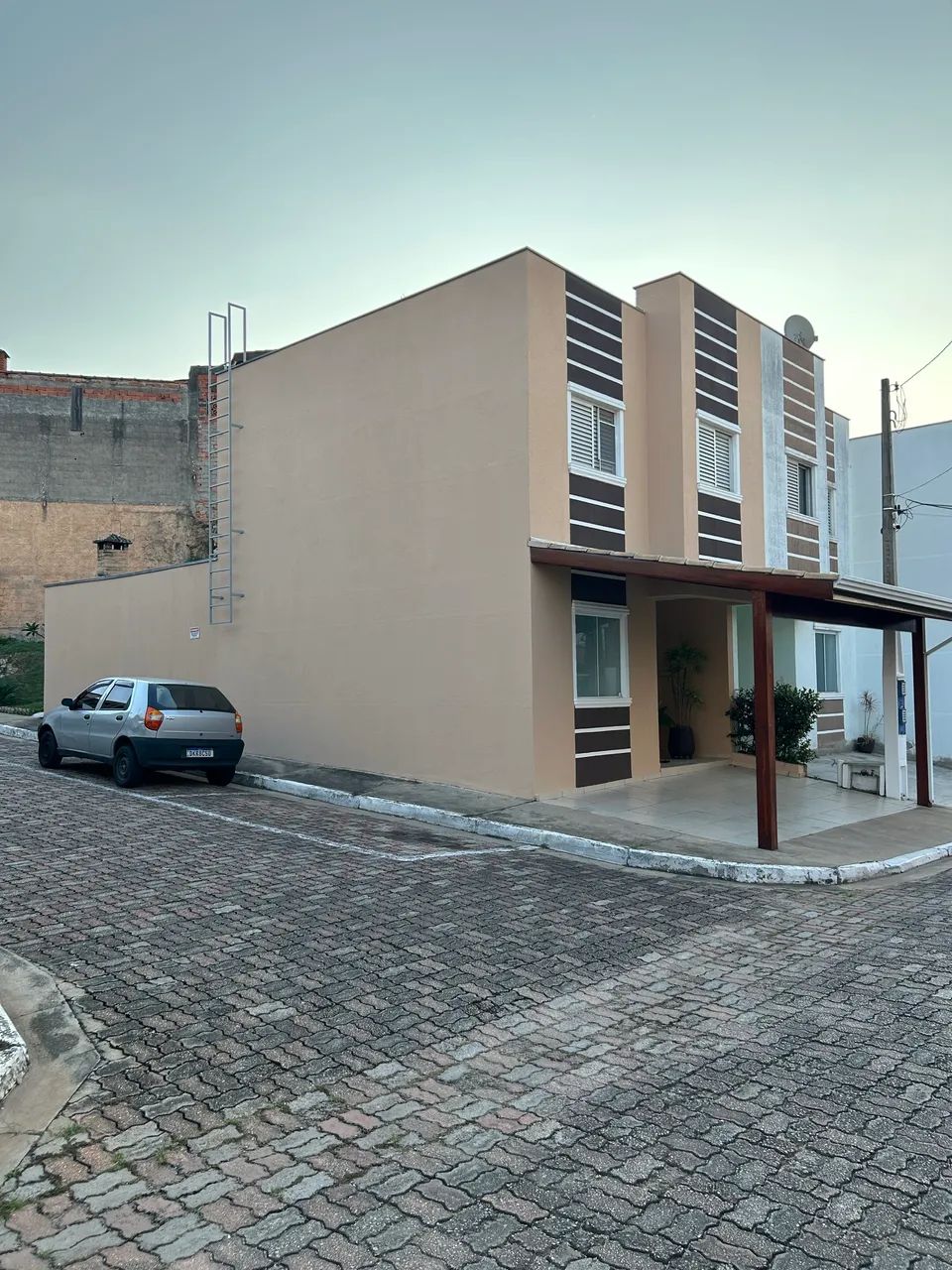 Sobrado em Condomínio | 3 Dorms, Suíte e Área Gourmet