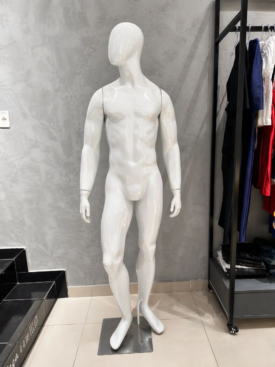 Manequim Masculino Corpo Inteiro com Base