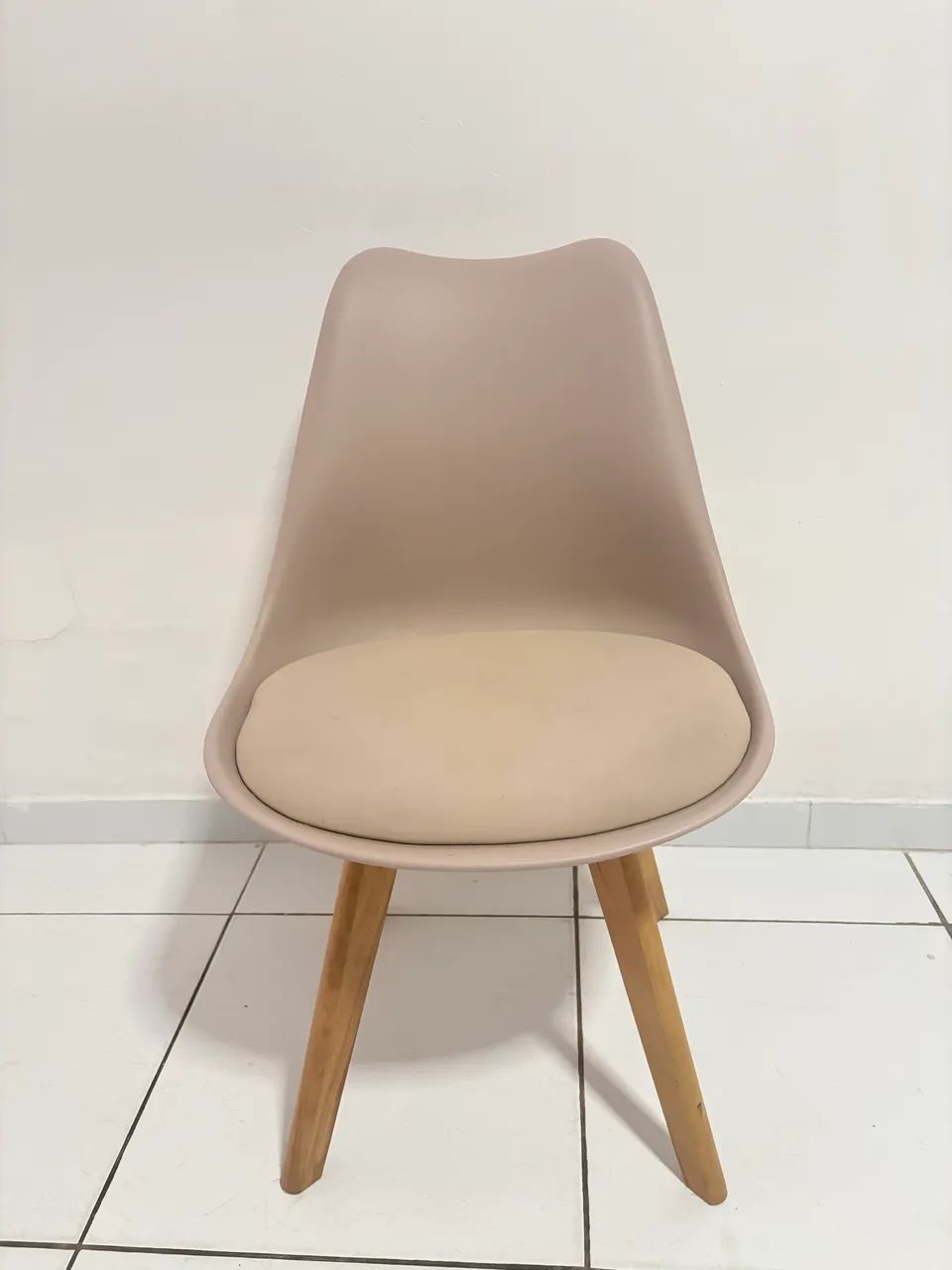 Vendo um conjunto com quadro cadeiras super conservadas e de ótimo material  - Foto 2