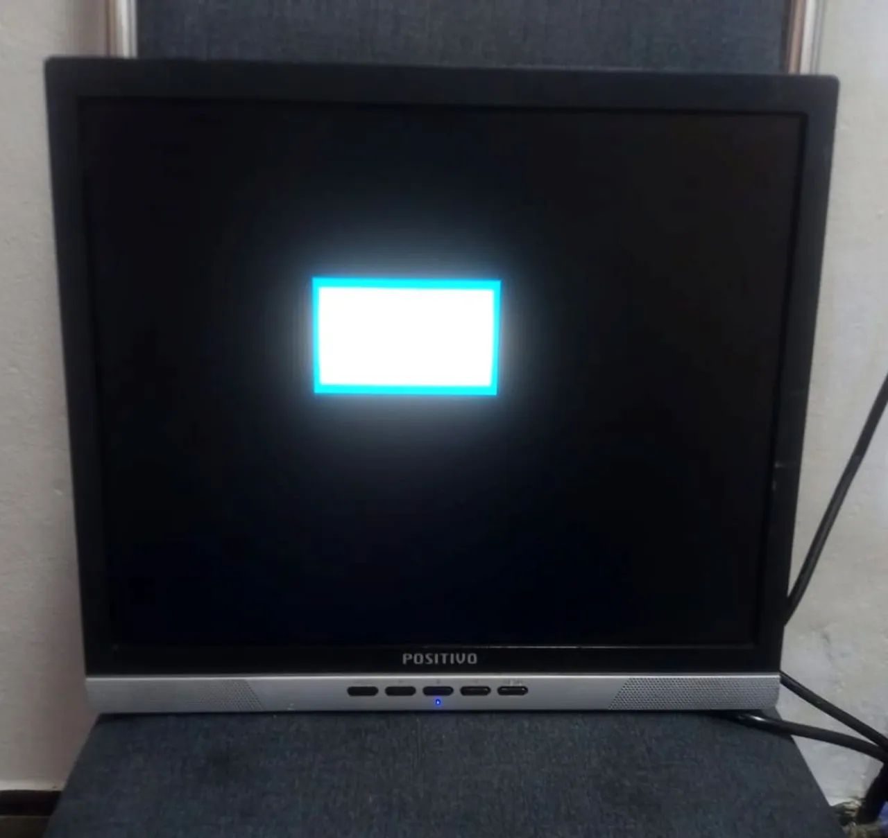 Monitor 17 polegadas Positivo sem pé (sem a base) pode usar com tripé de TV
