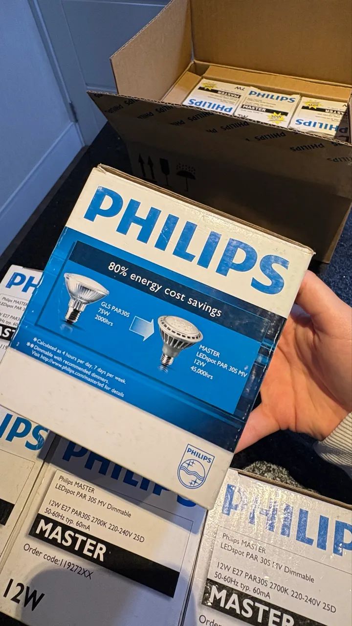 Lâmpada LED refletora Philips MASTER LEDspot PAR 30S. - Foto 3