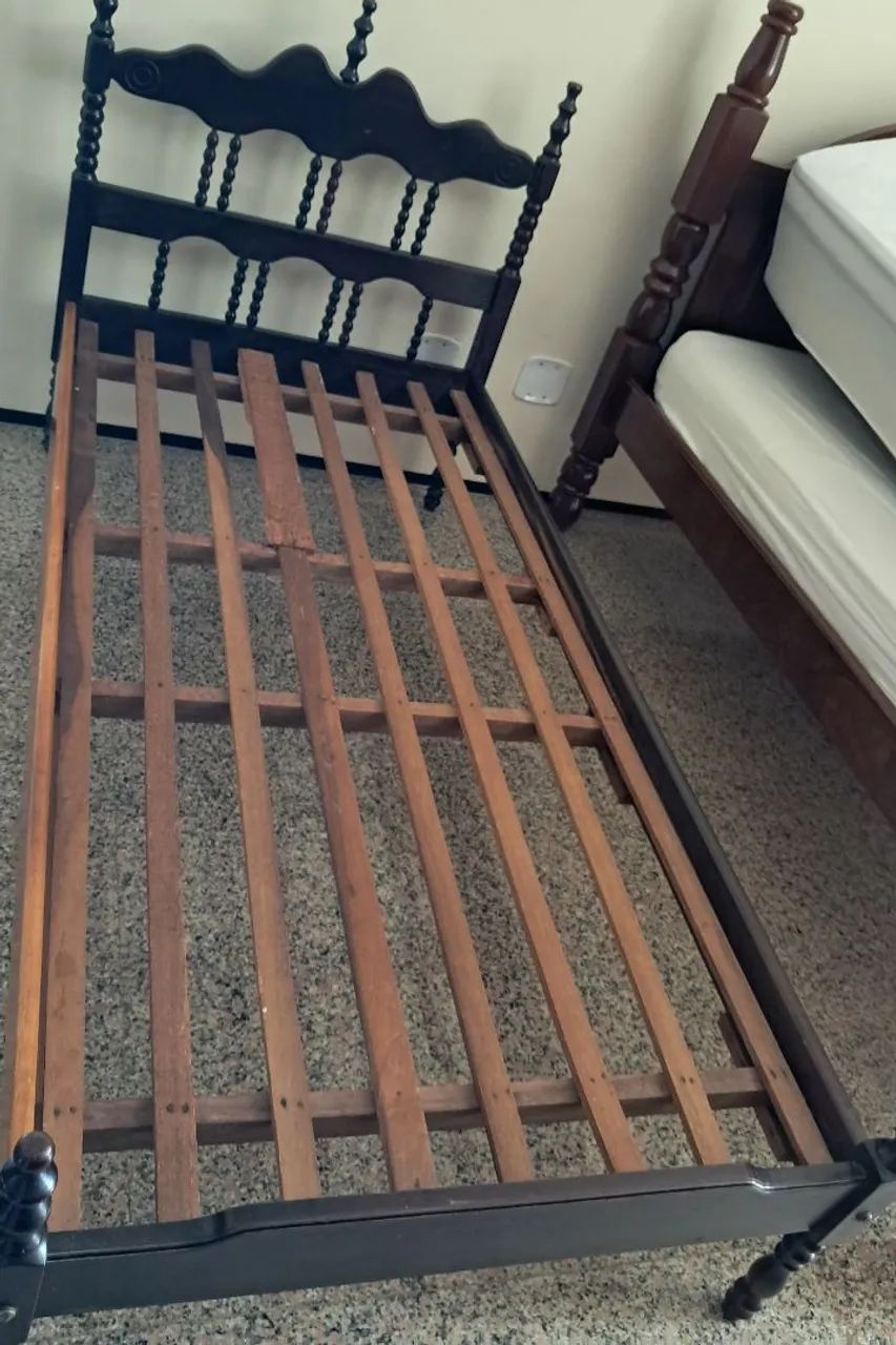 CAMA  SOLTEIRO TODA EM MADEIRA  - Foto 4
