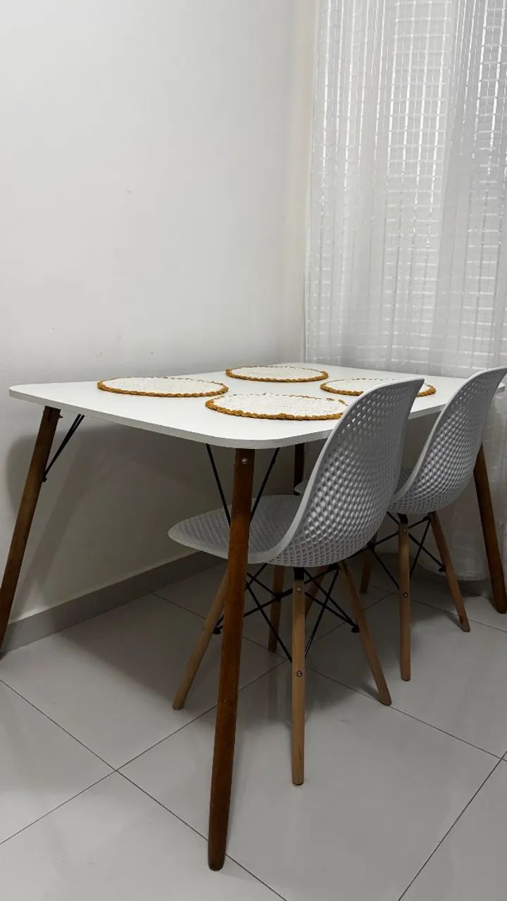 Mesa com 2 cadeiras