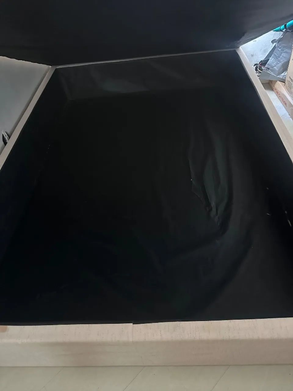 CAMA DE CASAL COM BAÚ BEGE COM COLCHÃO PERFEITO ESTADO - Foto 4