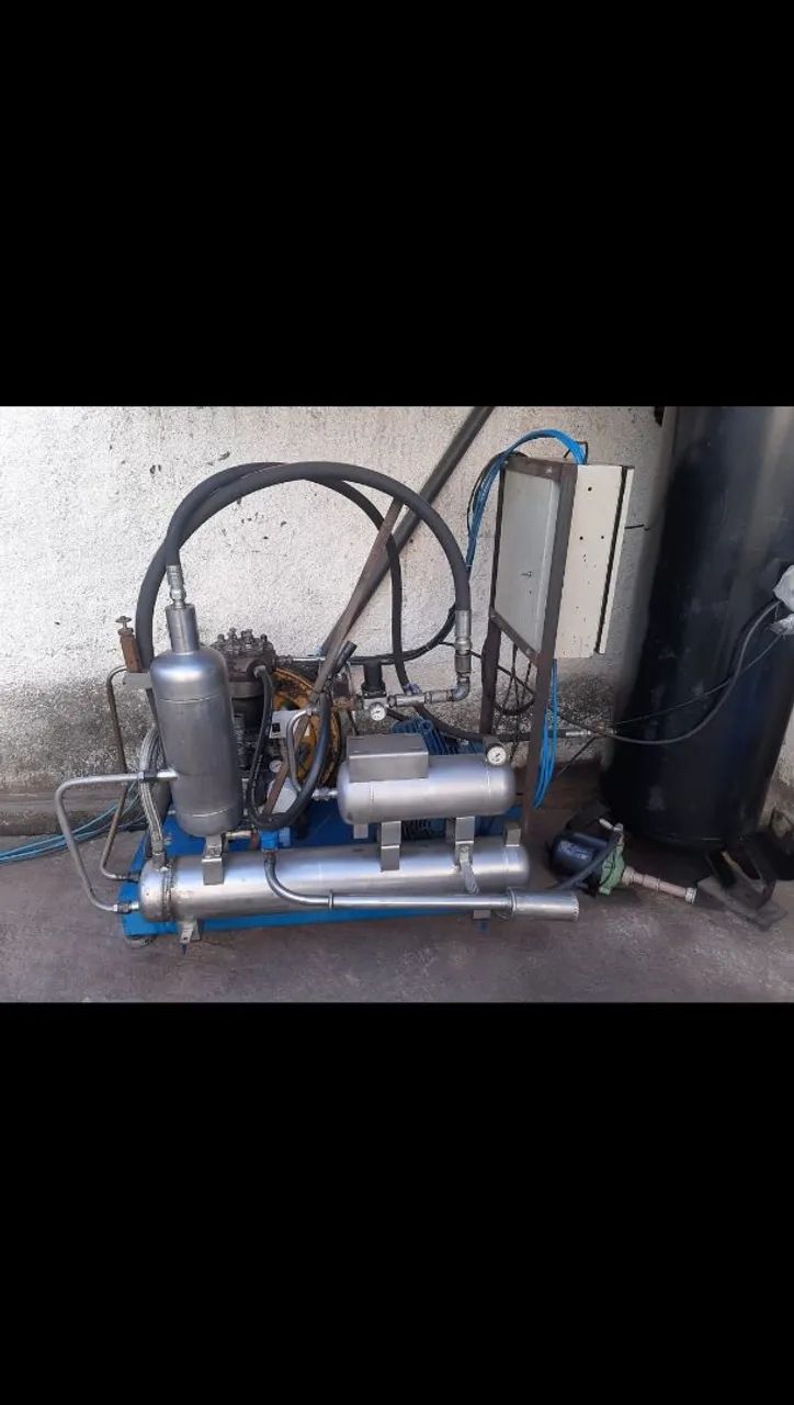 Vende-se Uma Máquina Sopradora IMC de garrafa Pet e Periféricos. - Foto 4