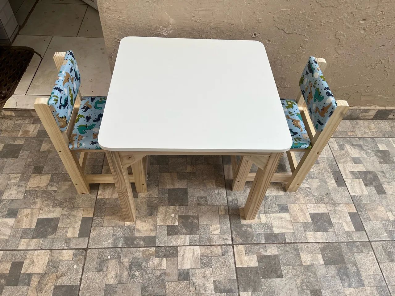 Mesa infantil com cadeiras estampadas  - Foto 3