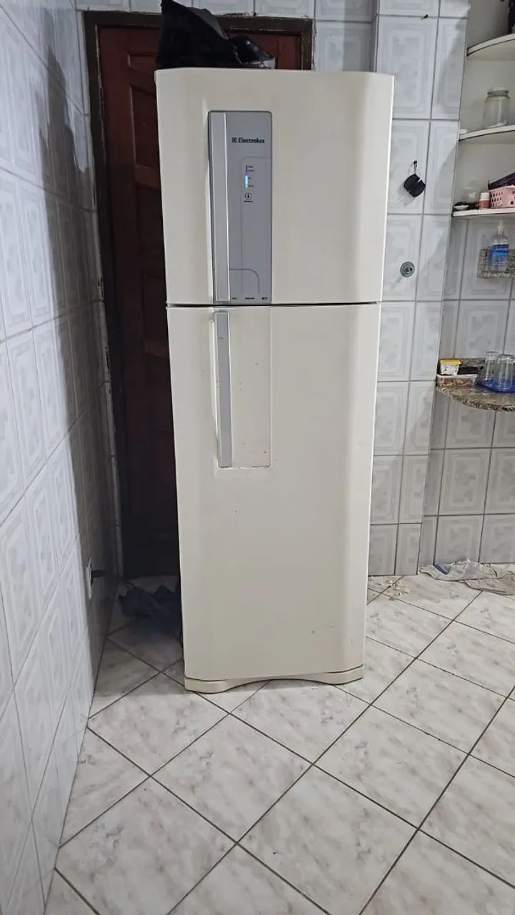 Vendo geladeira Eletrolux funcionando perfeitamente 
