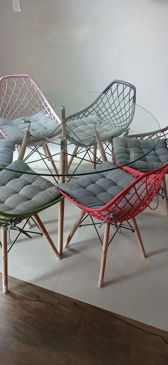 Mesa de Vidro com 6 Cadeiras - Linda e Bem Conservada - Foto 3