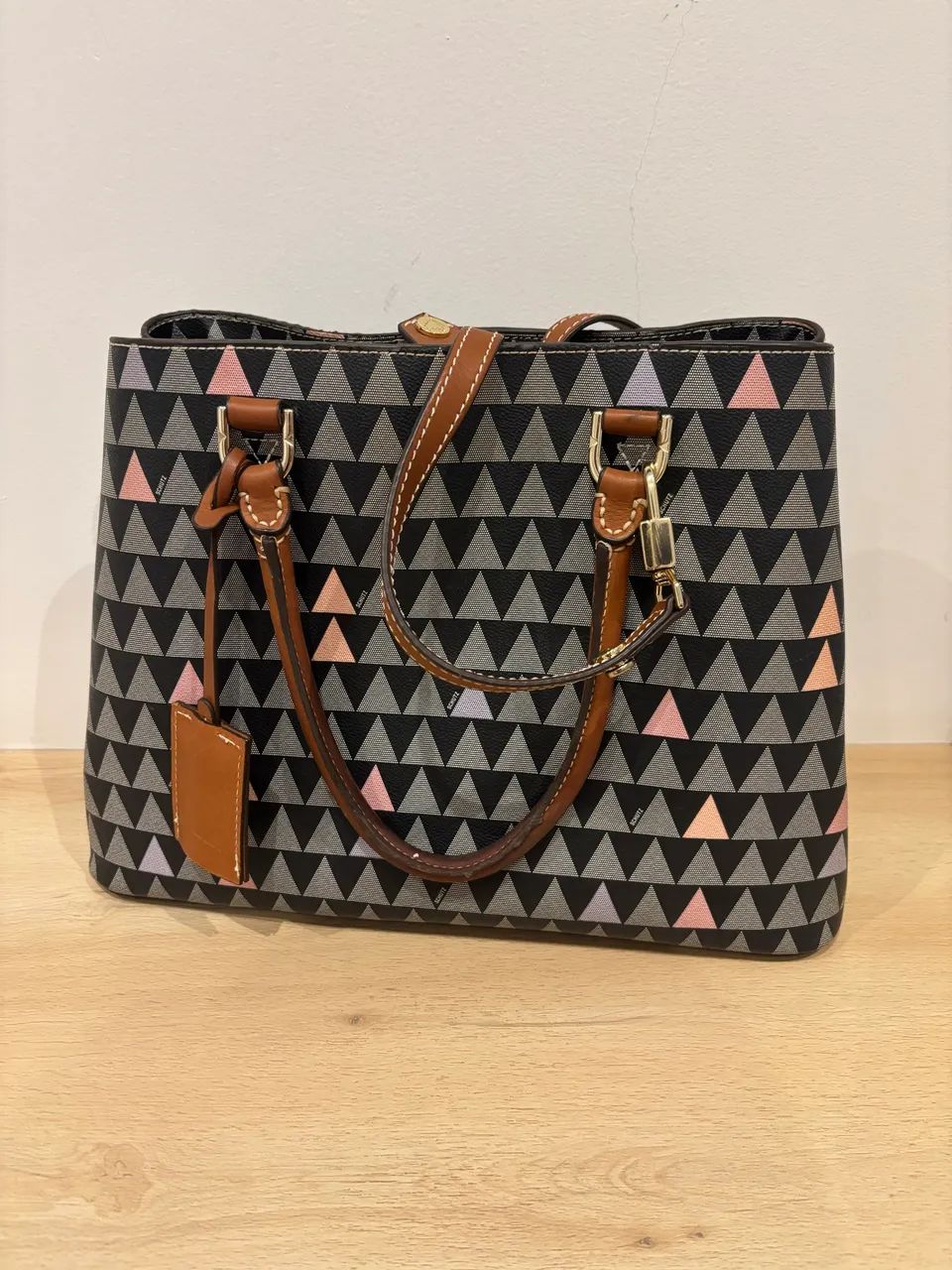 Bolsa da Schutz usada 2 vezes, super nova.