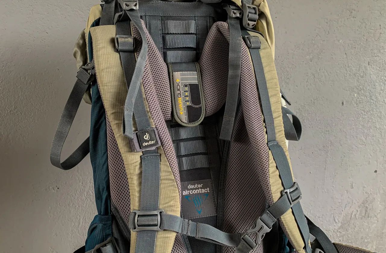 Mochila Trekking Deuter cargueira  - Foto 2