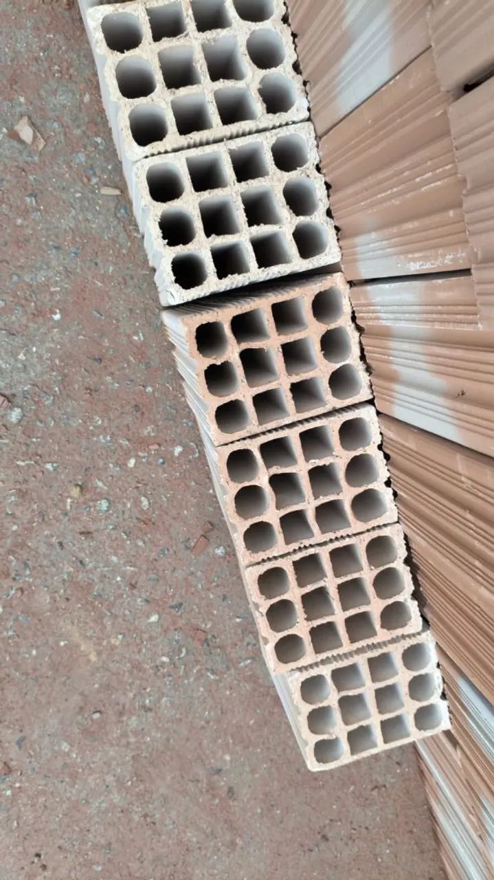 Vende-se tijolos furados de ótima qualidade. Entregamos até vc interessados tratar aqui - Foto 2