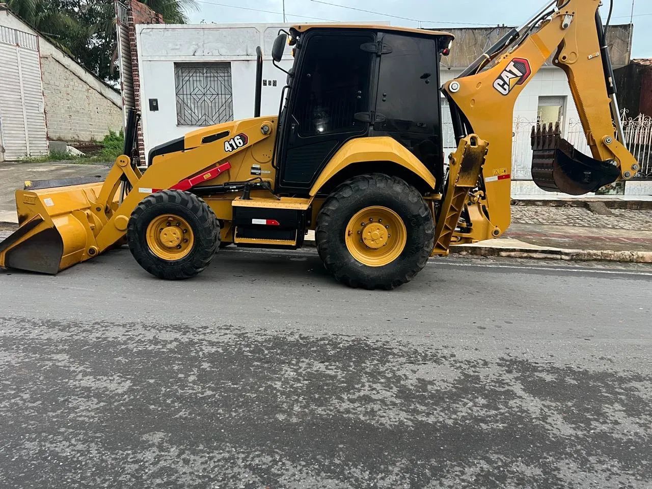 RETROESCAVADEIRA CATERPILLAR 416